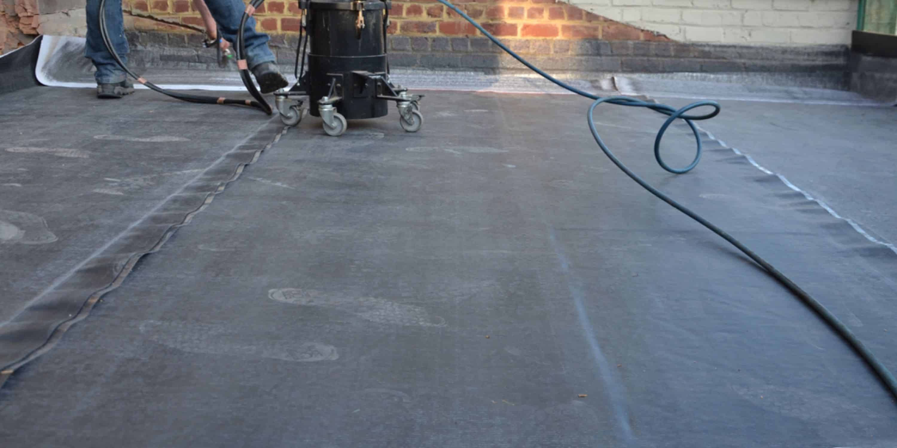Reparatie en onderhoud van een plat dak
